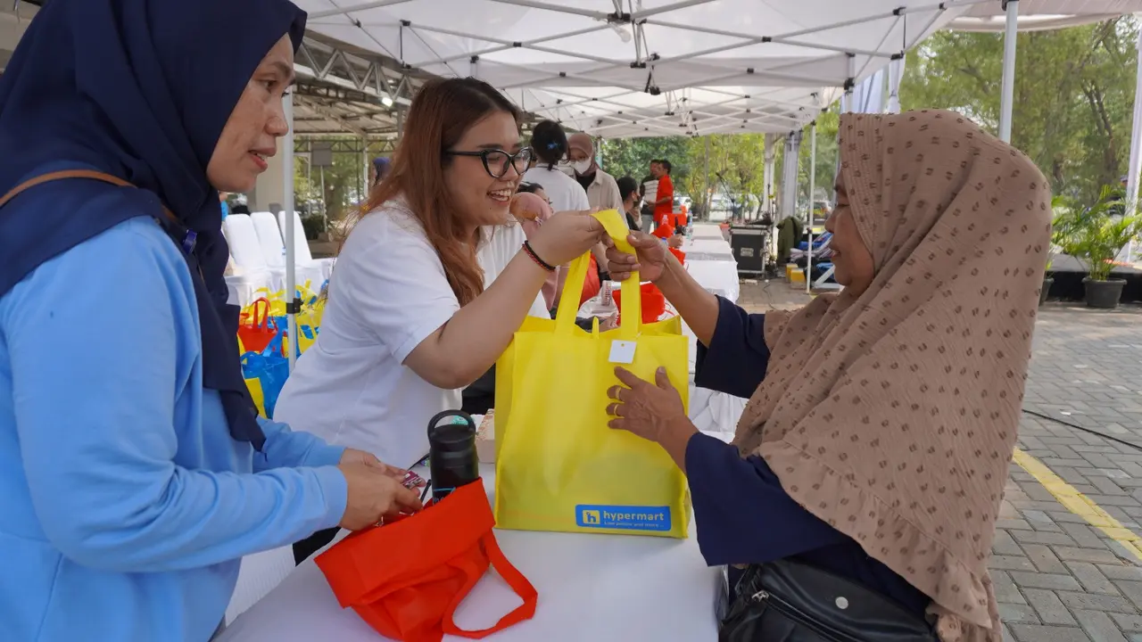 Lippo Karawaci melaksanakan 1.284 program dan kegiatan keterlibatan masyarakat, yang mencakup beasiswa untuk mahasiswa di bidang kesehatan dan perhotelan sepanjang 2023. (Dok Lippo)