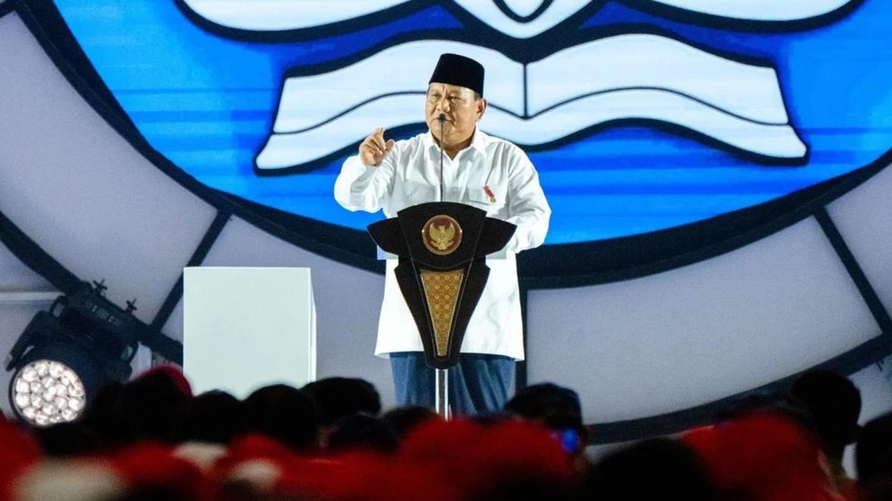Satu Bulan jadi Presiden, Prabowo Pamer Tingkatkan Upah Guru, Buruh hingga Turunkan Tiket Pesawat