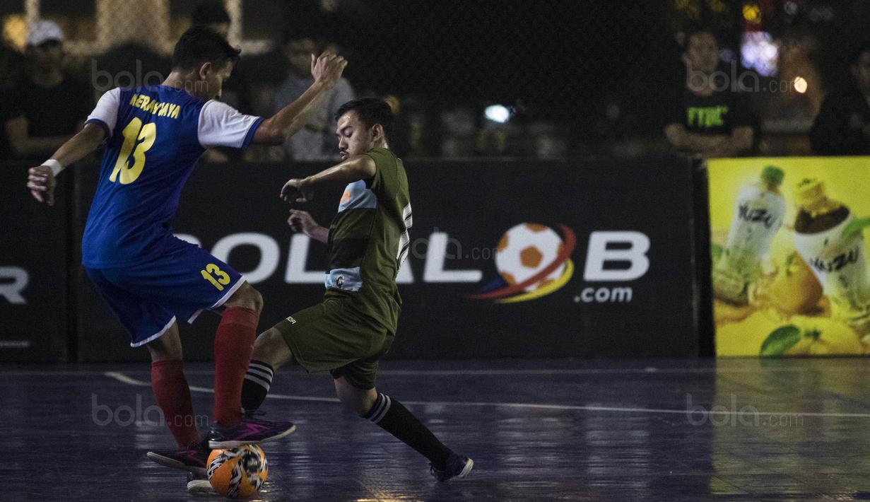 Suasana laga Adira FC melawan Merah Jaya Bekasi pada Grand Final Super Soccer Futsal Battle 2017 di Bintaro Xchange, Tangerang, Minggu (22/10/2017). Adira FC menang adu penalti atas Merah Jaya Bekasi. (Bola.com/Vitalis Yogi Trisna)