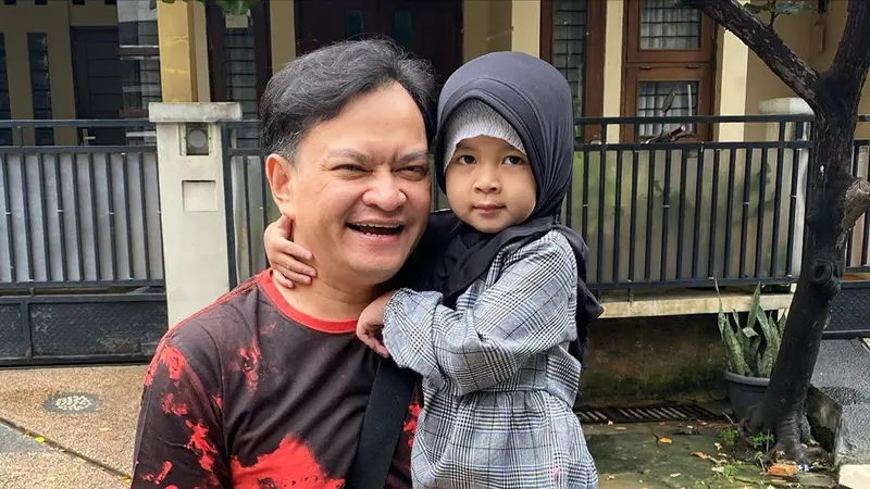 7 Momen Kebersamaan Hedi Yunus dan Irma, Bak Ayah Kandung