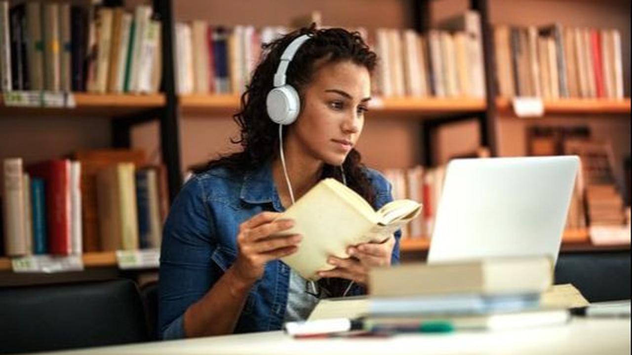 <b>Menulis Jurnal atau Membaca Buku yang Disukai </b><br>
