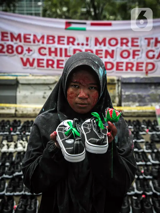 Sementara itu, Duta Besar Palestina untuk Indonesia Zuhair Al-Shun mengkritik organisasi Persatuan Bangsa-bangsa (PBB) yang tak berbuat banyak atas genosida yang dilakukan Israel terhadap rakyat Gaza. (Liputan6.com/Faizal Fanani)