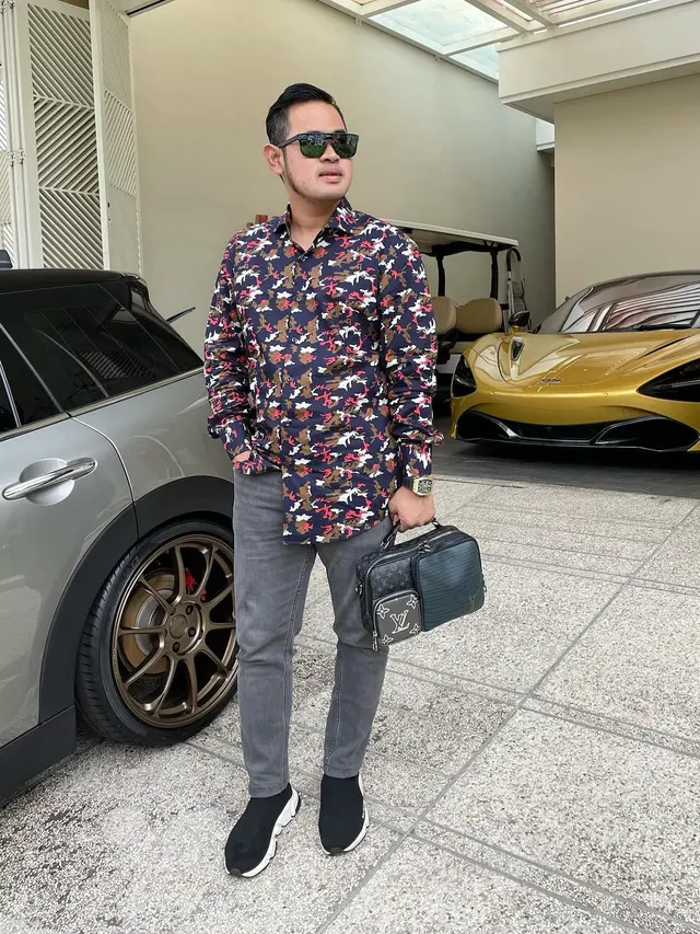 Dituding Pakai Pelat Bodong, Ini 7 Potret Crazy Rich Malang dengan Mobil Mewahnya
