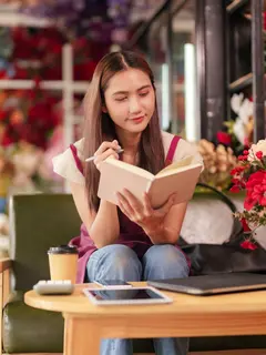 7 Zodiak yang Membuktikan Hidup Produktif Bisa Membuat Awet Muda./Copyright depositphotos.com/snowing