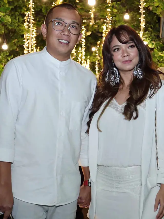 Nora Danish dan suami
