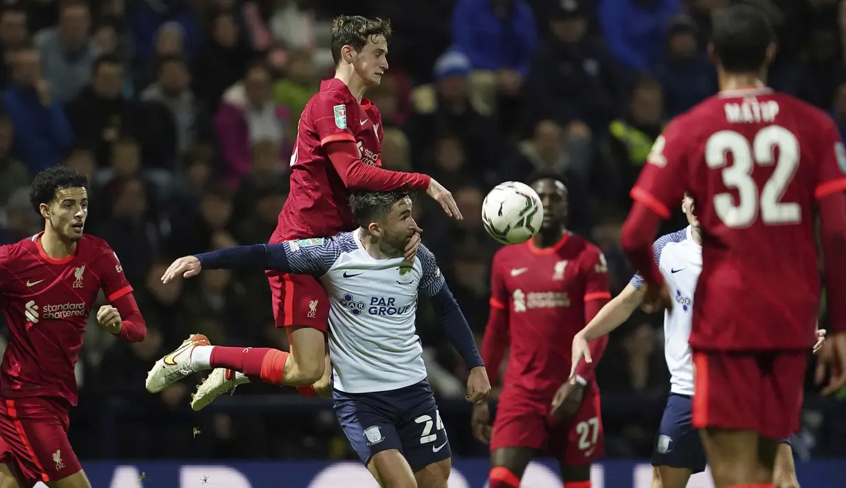 Sebaliknya Liverpool sama sekali belum dapat mencari celah untuk membuat peluang matang di gawang Preston North End hingga babak pertama usai. (AP/Jon Super)
