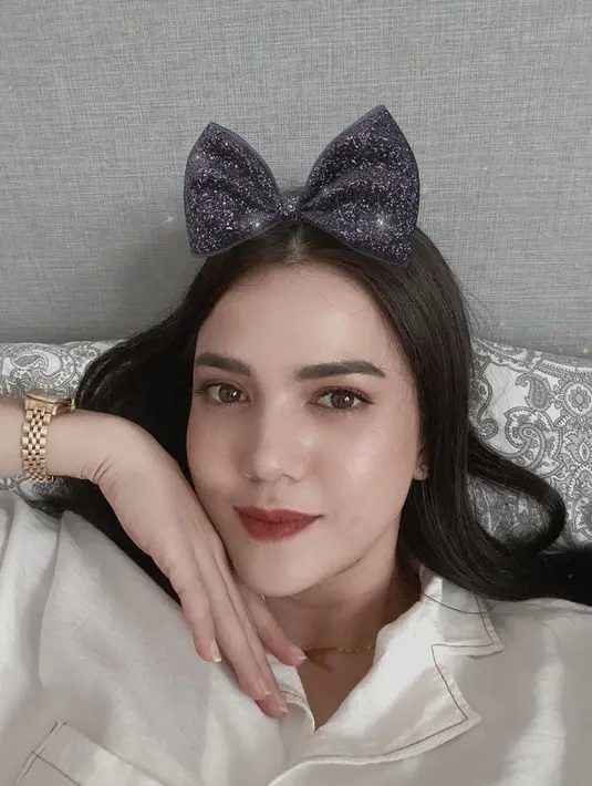 “Kebetulan kehamilan kedua ini lebih challenging daripada kehamilan pertama karena diiringi mual2. So far, aku minum teh essencia yang efektif buat ngurangin rasa mual berlebih. Ada yang punya tips lain? Komen dibawah yaa!” lanjutnya menuliskan. (Instagram/alicenorin)