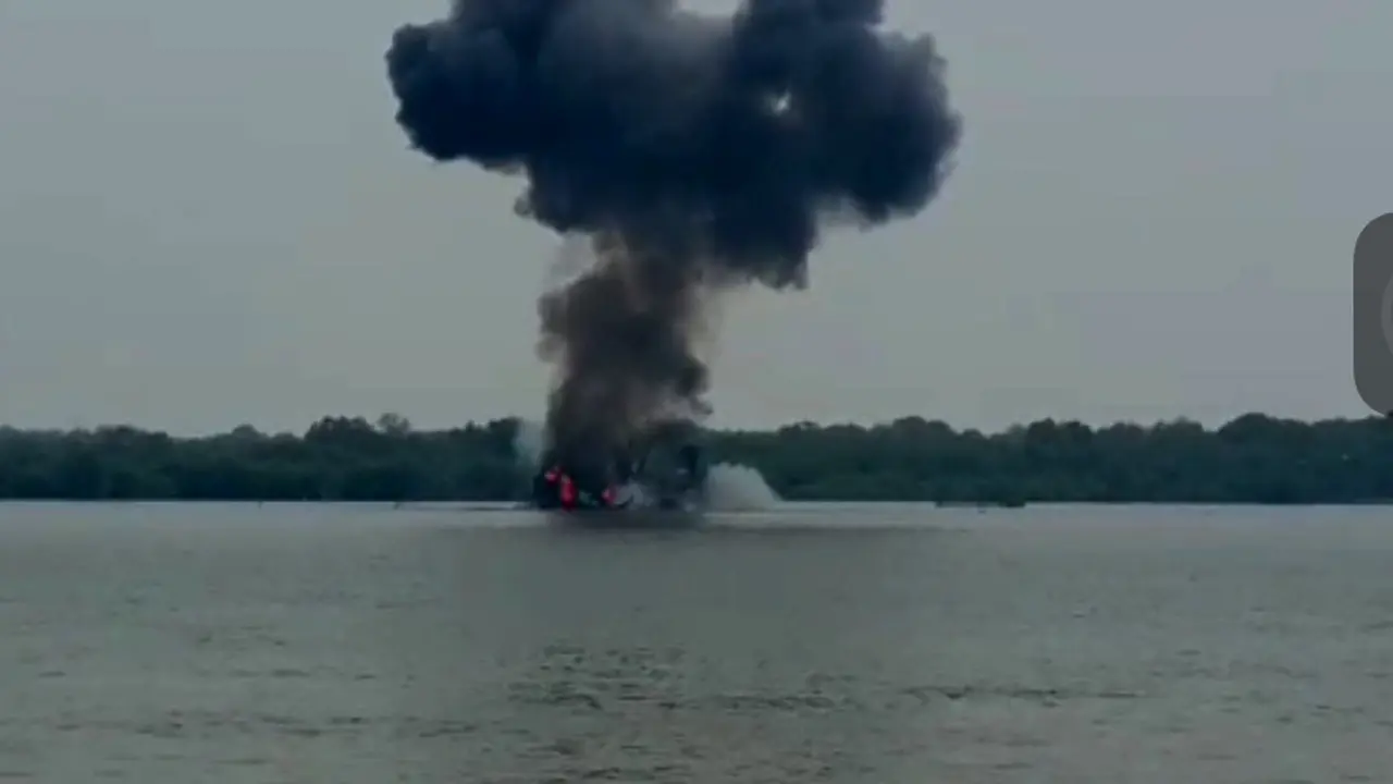 Ilustrasi kapal terbakar