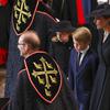 Pangeran George, Putri Charlotte, Kate Middleton,dalam Pemakaman Ratu Elizabeth II. (Foto: Phil Noble/Pool Photo via AP)
