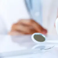 Apakah perlu langsung ke dokter bila gigi kamu berlubang? (Sumber Foto: Steven M Huffstutler DDS)