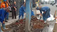 Jalan Assirot Ambles Lagi, Lubang 2,5 Meter Menganga