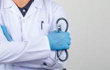 Miris Lihat Kesengsaraan Rakyat di Berbagai Daerah, Dokter Ini Memutuskan Beri Pengobatan Gratis untuk Pasiennya