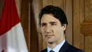 PM Kanada Justin Trudeau saat melakukan sesi wawancara di kantornya, Parliament Hill, Ontario , Kanada , 19 Mei 2016. Pemimpin kontroversial ini akan menjadi pemimpin negara pertama yang mengikuti pawai gay di Toronto Juli nanti. (REUTERS / Chris Wattie)