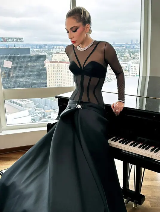 <p>Lady Gaga tampil megah di ajang Piala Oscar. Kali ini, kesempurnaan perhiasan dari Tiffany &amp; Co. jadi highlight tampilan. (Foto: Instagram/ Lady Gaga).</p>
