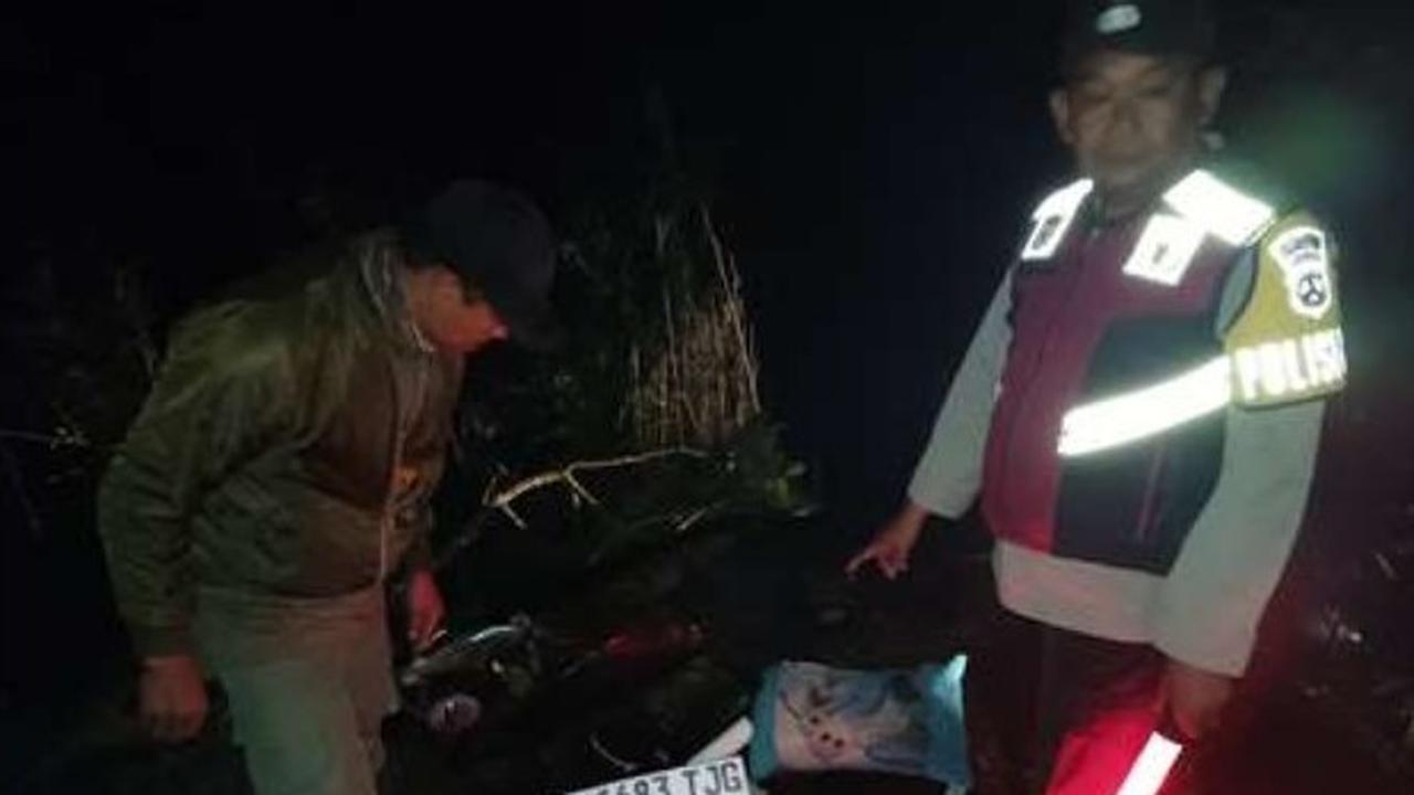 Mobil Fortuner terperosok masuk jurang di kawasan wisata Bromo. (Foto: tribratanews.jatim)