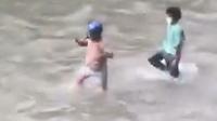Video yang beredar di media sosial diklaim menunjukkan menteri keuangan Nepal yang dikejar hingga masuk ke dalam sungai (Dok. X).