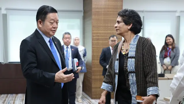 Asisten Sekretaris Jenderal PBB sekaligus Direktur Regional UNDP untuk Asia dan Pasifik Kanni Wignaraja bersama Sekjen ASEAN Kao Kim Hourn pada 23 Juni 2026.