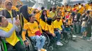 Warga berkumpul mengikuti kegiatan jalan sehat yang digelar DPD Partai Golkar Jawa Barat dan DPD Partai Golkar Kota Bandung di Area Lapangan Gasibu Jl. Diponegoro Bandung, Minggu (16/10/2022). Ada 2,5 juta warga pada hari ini yang turut serta berpartisipasi menyemarakkan HUT Partai Golkar ke-58 ini,” kata Ketua DPD Partai Golkar Provinsi Jawa Barat, Tubagus Ace Hasan Syadzily. (Foto:Dok Golkar)