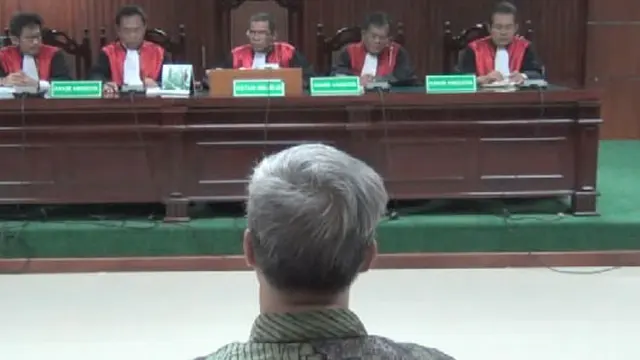 [VIDEO] Akil Mochtar : Dakwaan Jaksa Omong Kosong!