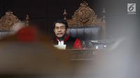 Ketua Mahkamah Konstitusi Anwar Usman memimpin sidang uji materi UU KPK di Gedung MK, Jakarta, Senin (30/9/2019). Hakim MK menilai permohonan pengujian UU KPK disusun terburu-buru. (Liputan6.com/Angga Yuniar)