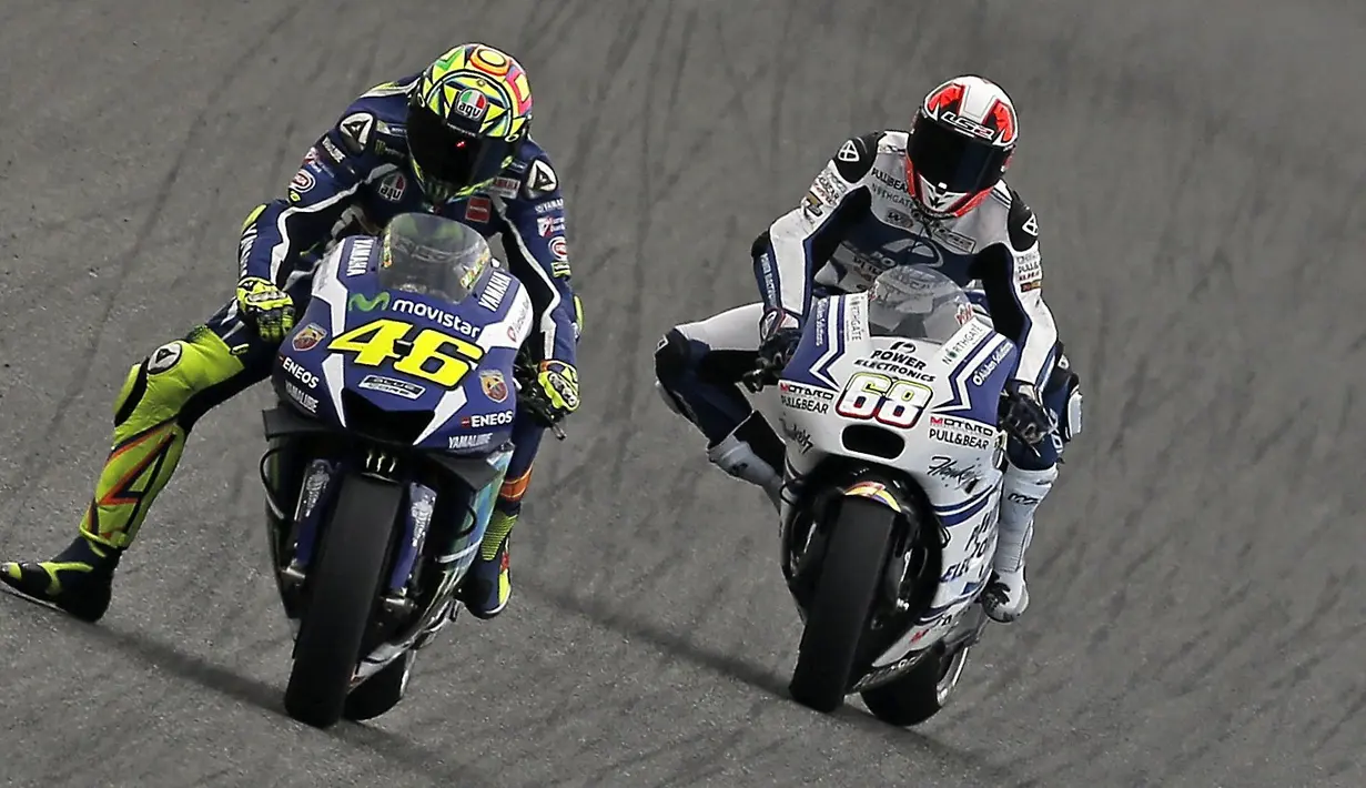 Pebalap Movistar Yamaha, Valentino Rossi, mencatatkan waktu 1 menit 38,736 detik pada sesi kualifikasi MotoGP Jerez, Sabtu (23/4/2016). (EPA/Jose Manuel Vidal)