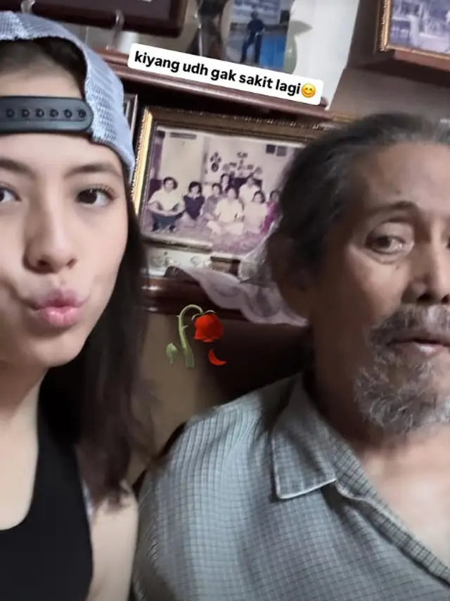 Acil Bimbo dan Adhisty Zara sang cucu (Foto: Instagram @zaraadhsty)