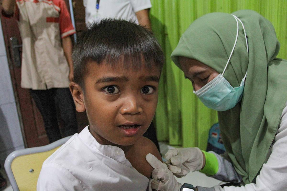 FOTO: Antusias Siswa SD Ikuti Imunisasi Massal BIAS 2025