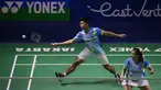Ganda campuran terbaik Indonesia, Praveen Jordan/Melati Daeva Oktavianti urung tampil di babak 16 Besar Turnamen Bulu Tangkis East Ventures Indonesia Open 2022 di Istora Senayan, Jakarta, Kamis (16/6/2022). Unggulan ke-5 tersebut memberikan kemenangan cuma-cuma kepada lawannya asal Malaysia, Chen Tang Jie/Valeree Siow akibat saraf kejepit Praveen Jordan kambuh. (Bola.com/Bagaskara Lazuardi)