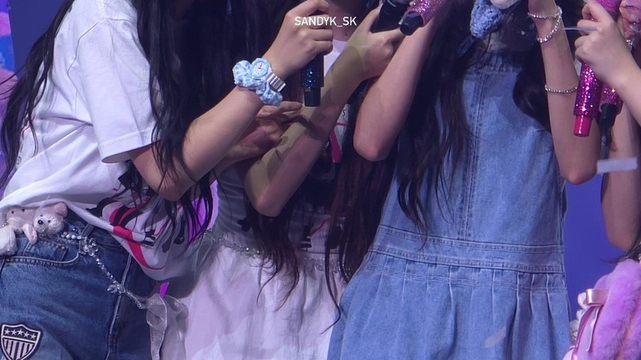 Ini triple combo yang luar biasa! Sandy bisa sedekat ini dengan Yujin, Rei, dan Wonyoung. Semuanya terlihat gemas!<br><br>