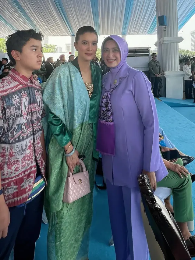 Marcella Zalianty saat Hadir Ulang Tahun TNI di Monas dengan makeup bold. [@marcella.zalianty]