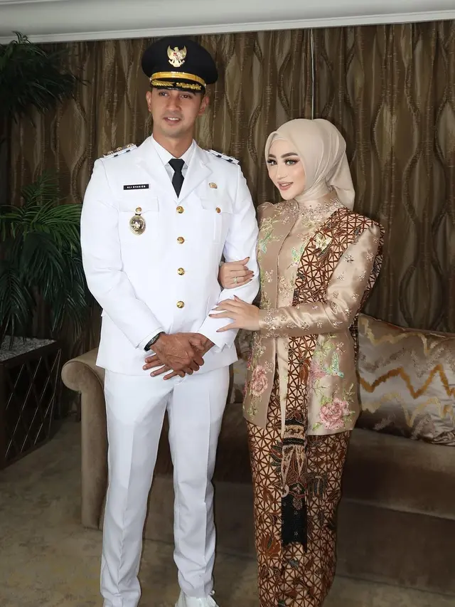 6 Publik Figur Wanita Temani Anggota Keluarga Dilantik Jadi Kepala Daerah, Memukau
