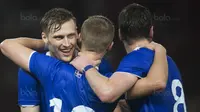 Pemain Islandia merayakan gol yang dicetak oleh Albert Gudmundsson ke gawang Indonesia pada laga persahabatan di Stadion SUGBK, Jakarta, Minggu (14/1/2018). Skor sementara babak pertama 1-1. (Bola.com/Vitalis Yogi Trisna)