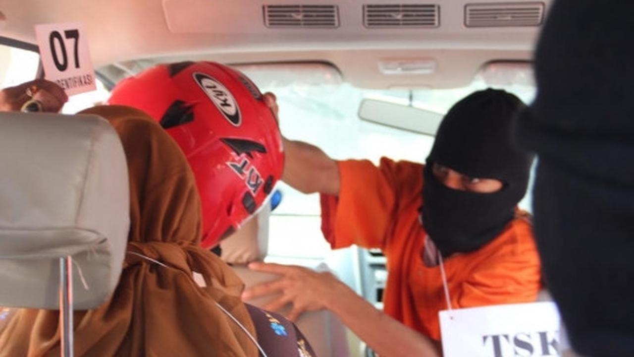 Begini adegan rekonstruksi pembunuhan sadis mahasiswi di Kediri