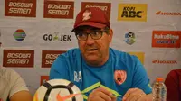 Pelatih PSM Makassar, Robert Alberts. (Bola.com/Abdi Satria)