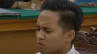 Bharada Richard Eliezer menahan tangis saat dituntut hukuman penjara 12 tahun penjara atas kasus pembunuhan berencana terhadap Nofriansyah Yosua Hutabarat alias Brigadir J.