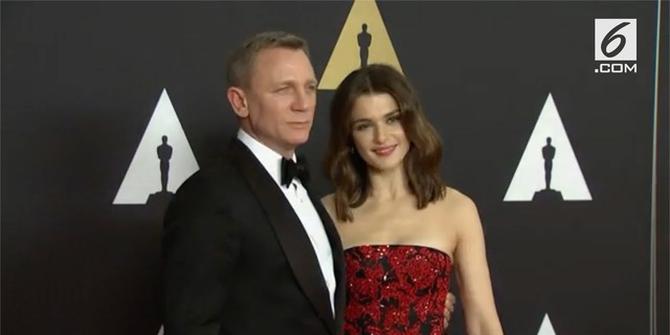 VIDEO: Daniel Craig dan Rachel Weisz Dikaruniai Anak Perempuan