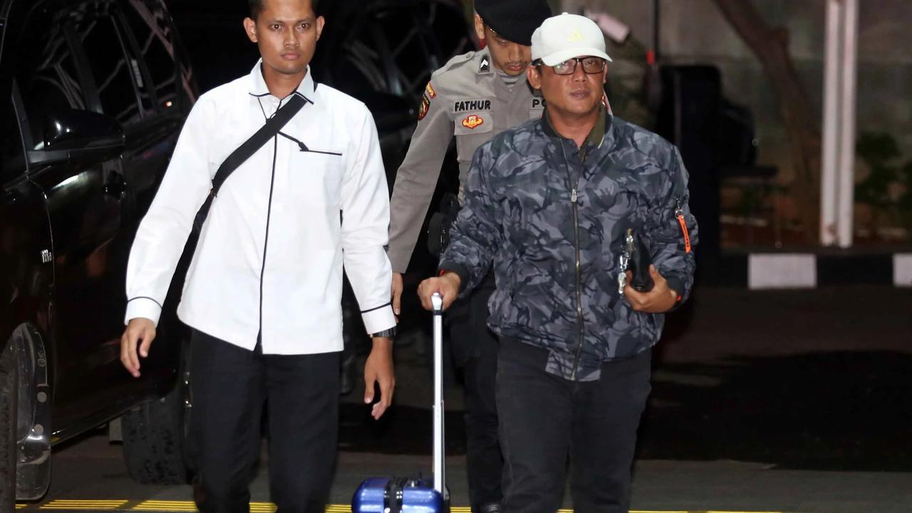 FOTO: Bupati Lampung Tengah Terjaring OTT KPK Terkait Dugaan Suap Pengesahan RAPBD