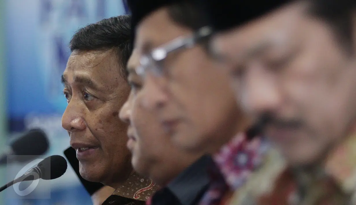 Menko Polhukam Wiranto saat memberikan keterangan pers terkait Rapat Pleno ke-14 Dewan Pertimbang MUI bertajuk ‘Kerjasama Ulama-Umara untuk Kemajuan Bangsa’, Jakarta, Rabu (18/1) (Liputan6.com/JohanTallo)