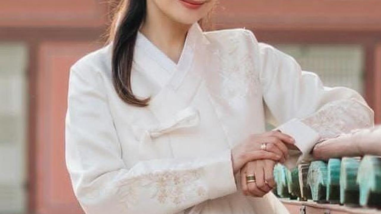 Potret Ersa Mayori Pancarkan Aura Bak Putri Kerajaan saat Pakai Hanbok, Netizen Sebut Kayak Anak Gadis