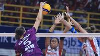im voli putri Jakarta Pertamina Enduro kalah telak 0-3 (22- 25, 24-26, 25-27) oleh Jakarta BIN dalam laga lanjutan serie kelima putaran kedua PLN Mobile Proliga 2024 di GOR Si Jalak Harupat, Kabupaten Bandung, Sabtu (8/6/2024) malam. (Bola.com/Erwin Snaz)