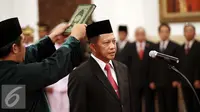 Irjen Tito Karnavian saat disumpah jabatan menjadi Kepala Badan Nasional Penanggulangan Terorisme (BNPT) di Istana Negara, Jakarta, Rabu (16/3). Tito dilantik menjadi Kepala BNPT dari jabatan sebelumnya Kapolda Metro Jaya. (Liputan6.com/Faizal Fanani)