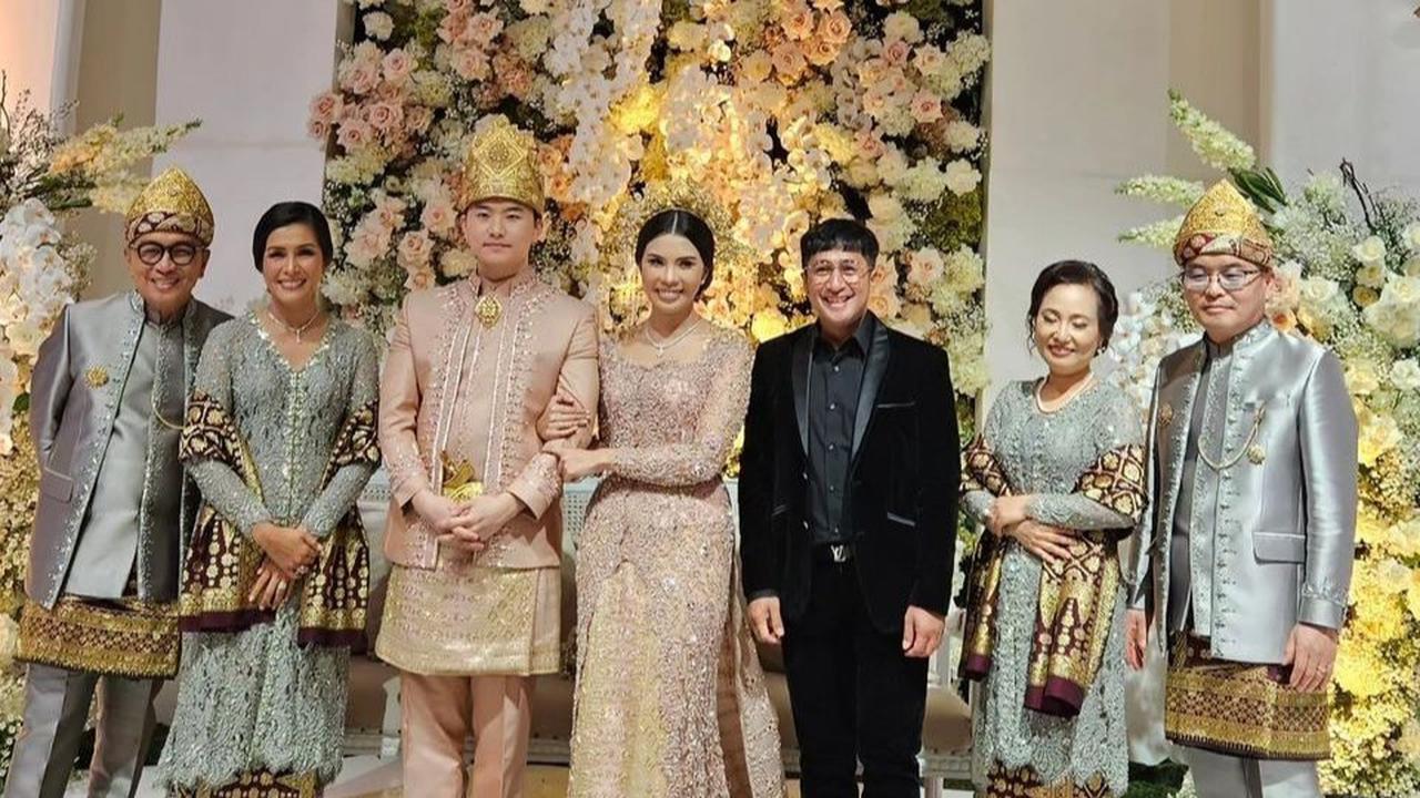 Menantu Helmy Yahya WN Korea Makan Soto, Habis Empat Piring Nasi Pas Bayar Kaget