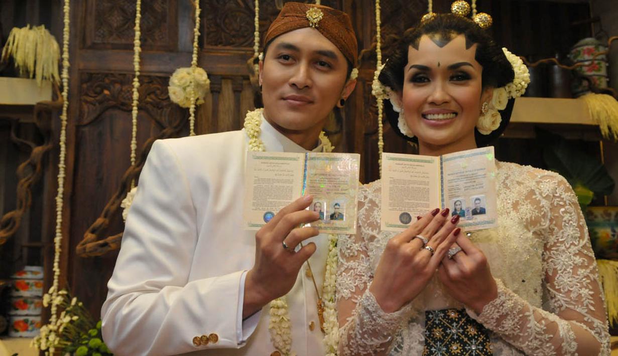 Lepas Status Duda, Demian Resmi Nikahi Sara Wijayanto ...