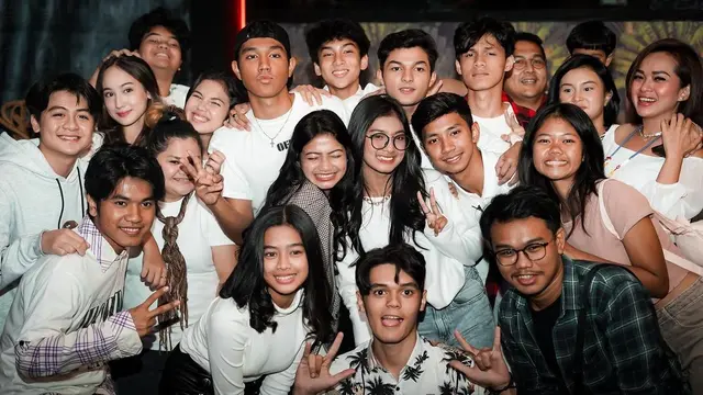 Pesta perpisahan artis DJS (Foto: Instagram/@its_lauramoane2)