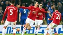 Selebrasi pemain Manchester United, Zlatan Ibrahimovi usai menjebol gawang Leicester City pada lanjutan Premier League pekan ke-24 di King Power Stadium, Leicester, (5/2/2017).  MU menang 3-0. (EPA/Tim Keeton)