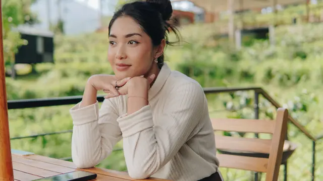 wanita january sisi sunyi