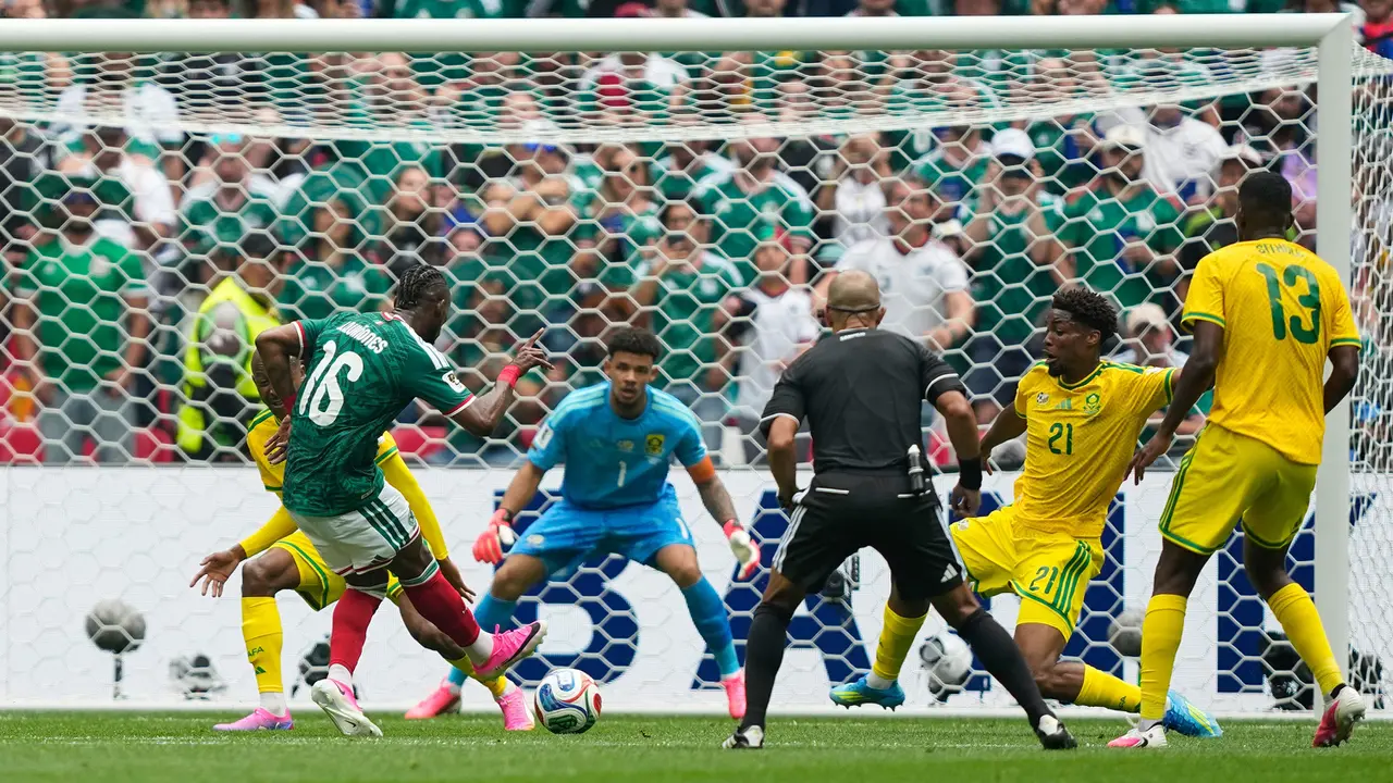 Foto: Tiga Kartu Merah Warnai Laga Pembuka Piala Dunia 2026 antara Meksiko Vs Afrika Selatan