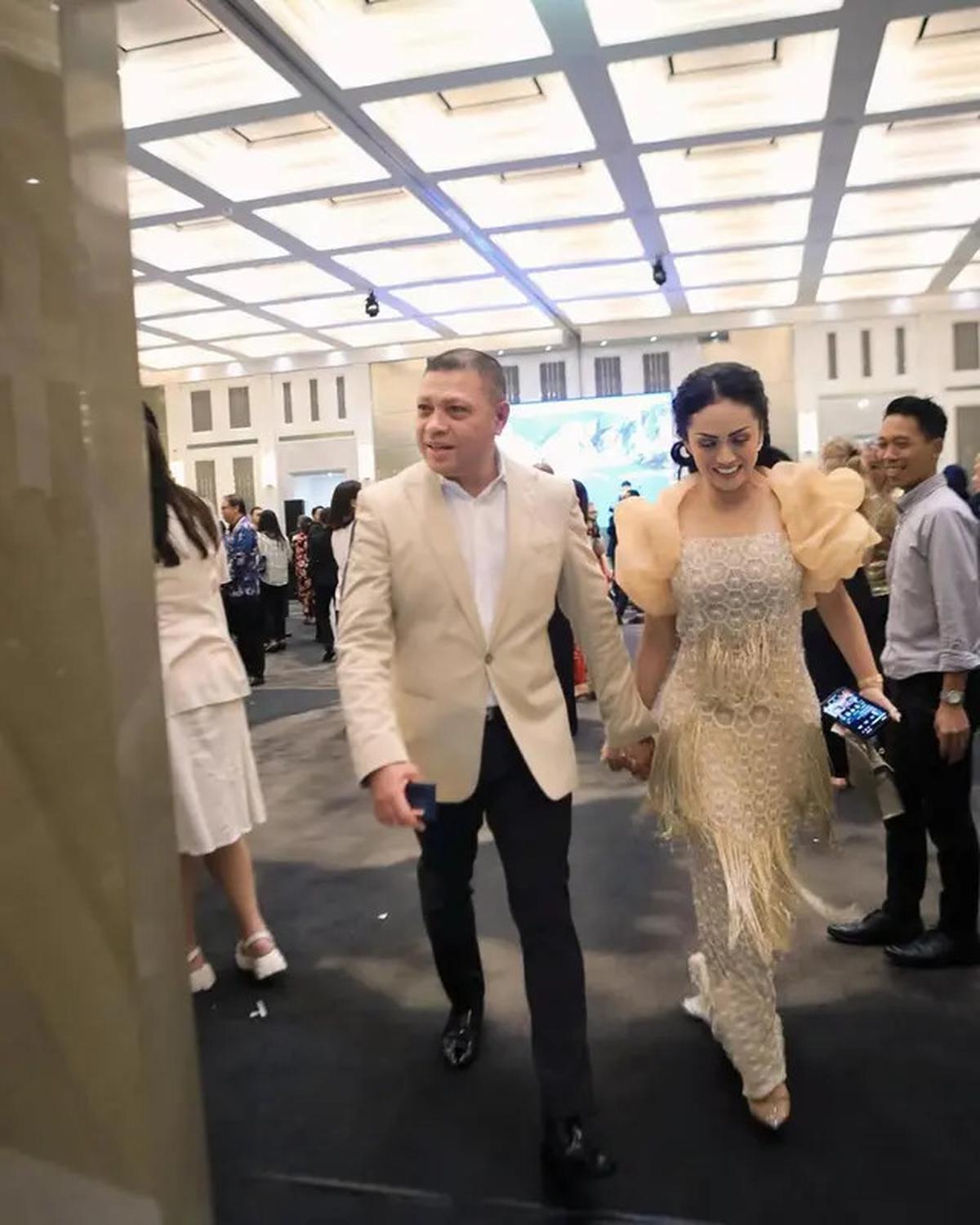 Model Rambut Kris Dayanti saat Menemani Sang Suami pada Acara Formal