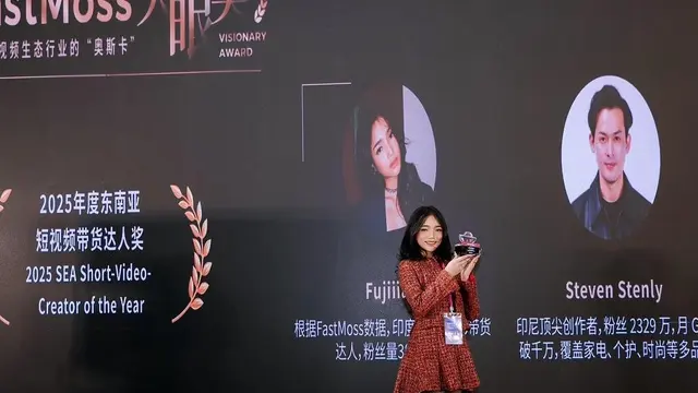 Adu Gaya Formal Fuji Utami dan Ria Ricis Jadi Pembicara di China, Padukan Setelan Blazer dan Rok