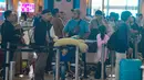 Sementara, puncak arus mudik diprediksi mulai terjadi pada Sabtu 14 Maret 2026. Tampak dalam foto, calon penumpang saat berada di Terminal 3 Bandar Udara Internasional Soekarno–Hatta, Tangerang, Banten, Rabu (11/3/2026). (merdeka.com/Arie Basuki)